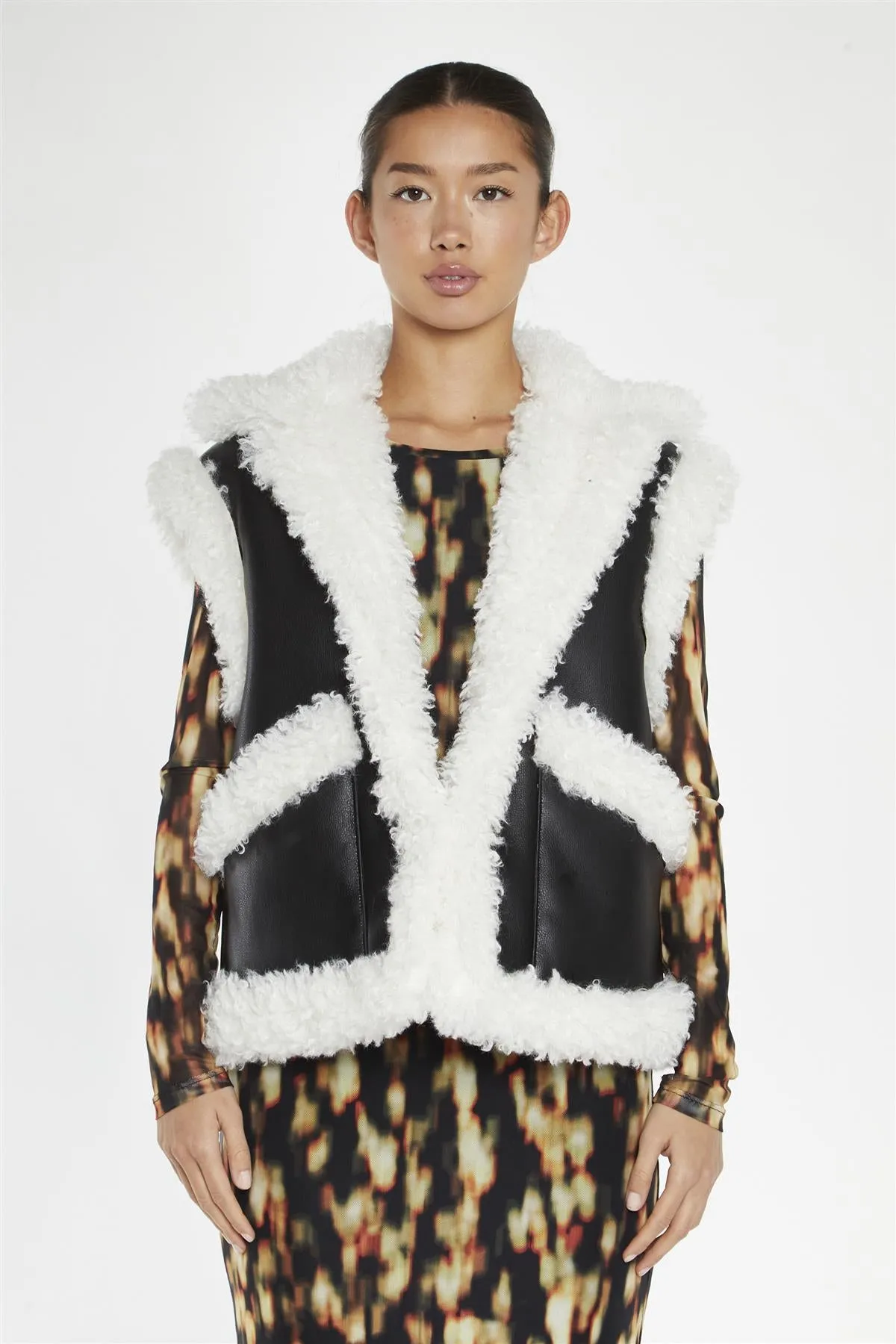 Black-White Faux-Shearling Trim Oversized-Gilet