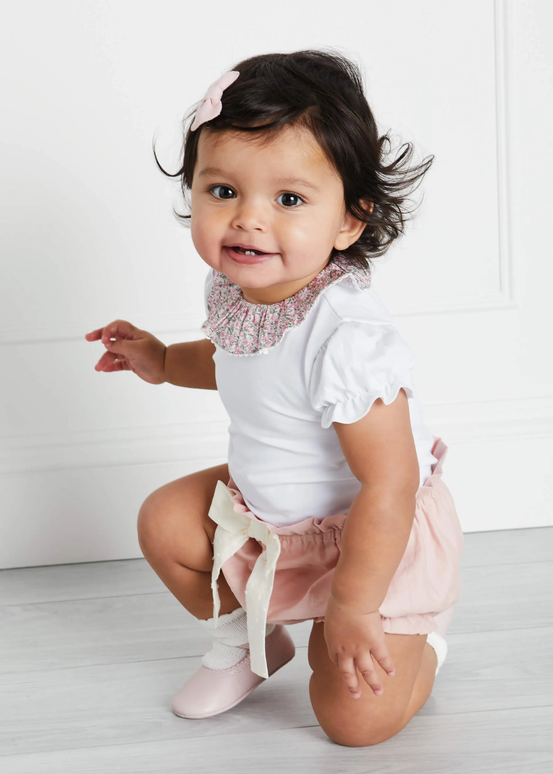 Light Floral Ruffle Collar Short Sleeve Bodysuit in Pink (0mths-2yrs)