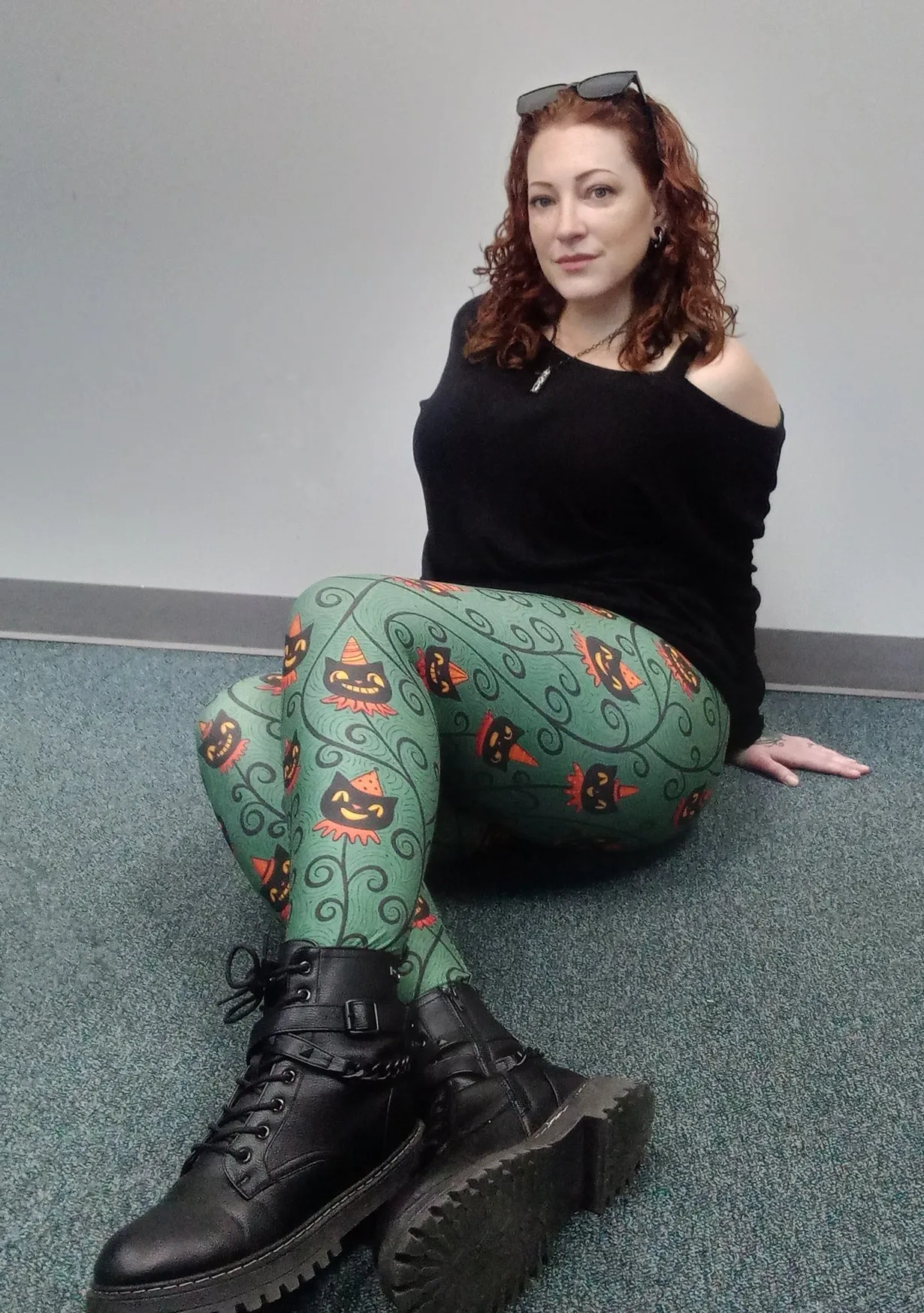 "Creeping Jack Vine" Black Vintage Cat Johanna Parker Exclusive - High-quality Handcrafted Vibrant Leggings