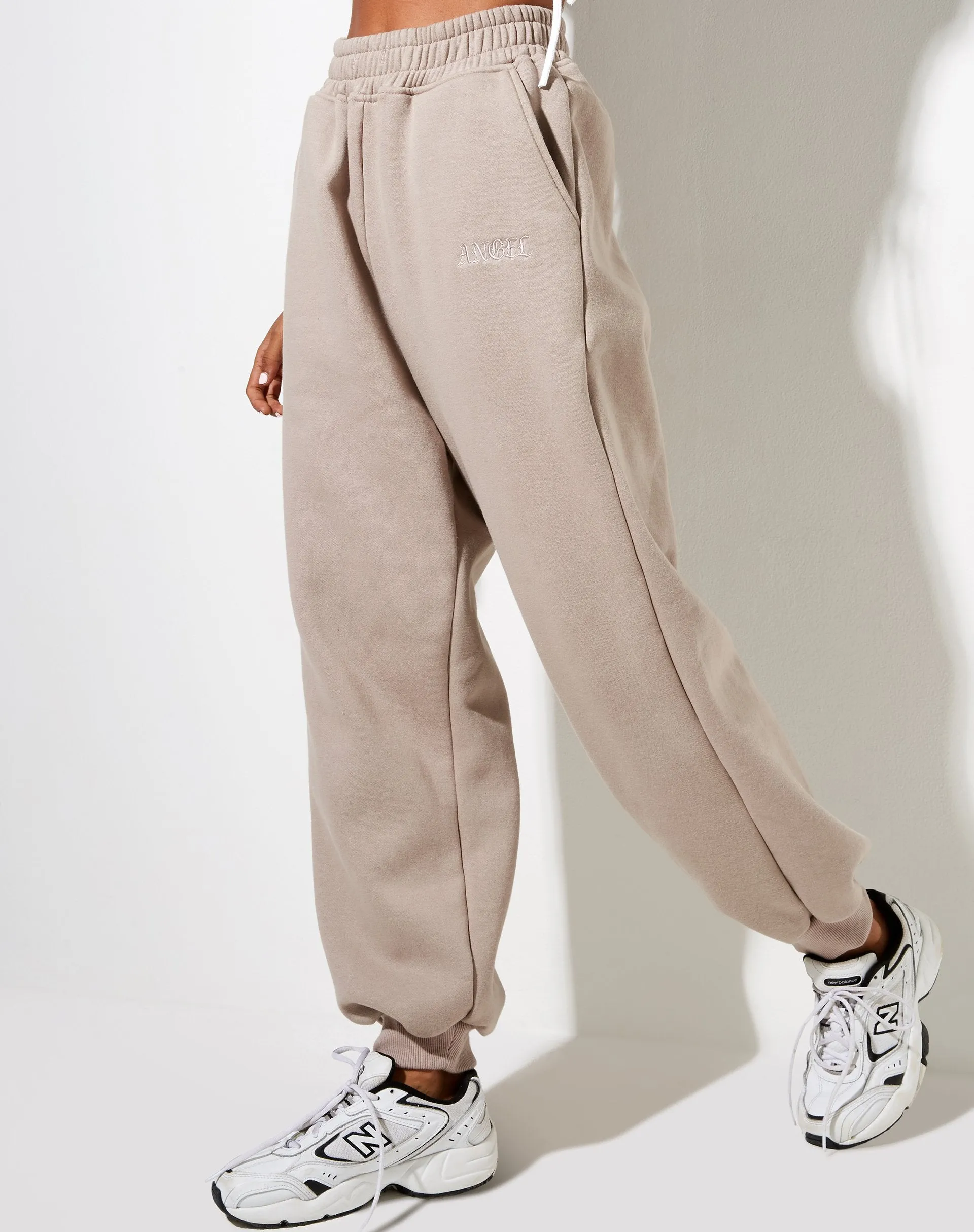 Roider Jogger in Mushroom 'Angel' Embro